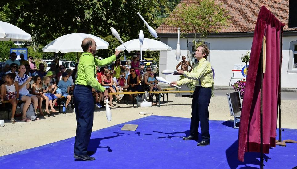 Die beiden deutschen Künstler, bekannt als «ExtraArt», aus dem Raum Freiburg bieten in jeweils zwei Aufführungen einen kleinen Einblick in ihr vielseitiges Können. Bild: Thomas Martens