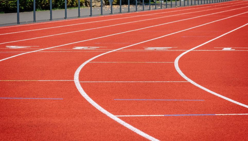 Der Schweizer Zehnkämpfer Simon Ehammer startete am Montag gleich in der ersten Disziplin des Zehnkampfs, dem 100-Meter-Lauf. Bild: Pexels