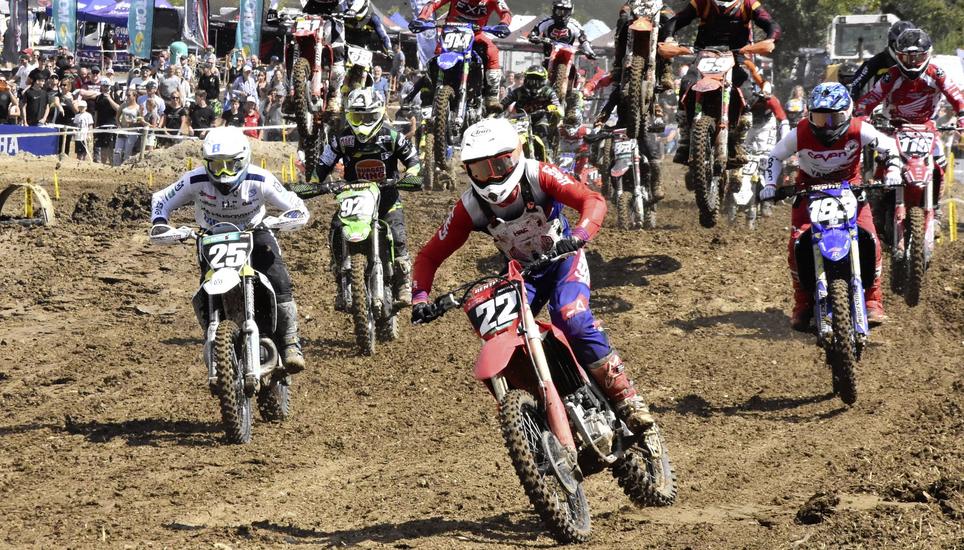 Das Motocross-Rennen versetzte Beggingen zum 37. Mal in einen Ausnahmezustand. Bilder: Pascal Oesch