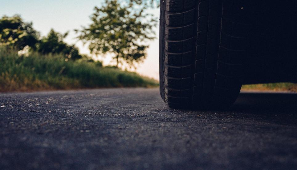 Bei einer Kollision zwischen zwei Autofahrern entstand Sachschaden in Höhe von insgesamt 30'000 Franken. Beide Fahrer blieben unverletzt. Bild: Pixabay