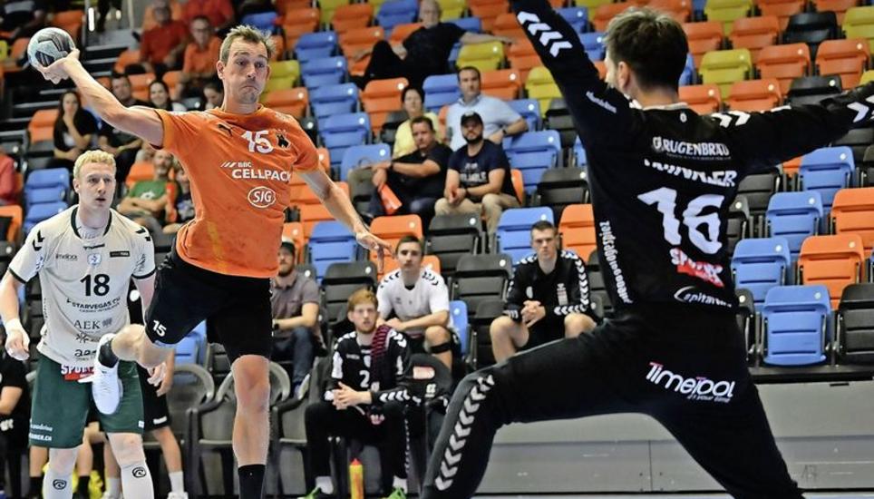 Mit der hier von Marvin Lier gegen Thun gezeigten Dynamik sollten die Kadetten heute auch in Basel antreten. Bild: Michael Kessler