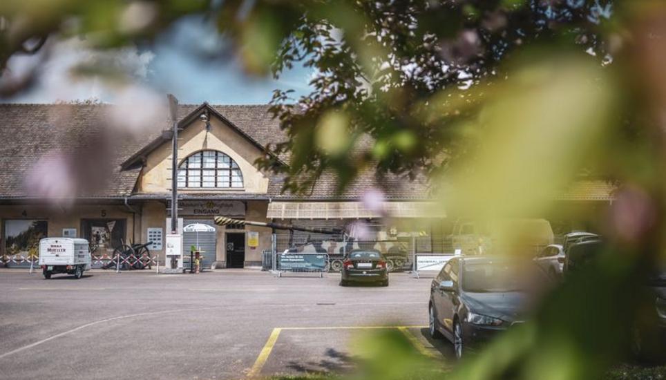 Idyllisch wirkt das Gebäude auf dem Zeughausareal in Schaffhausen. Die Diskussionen darum werden aber hart geführt. Bild: Melanie Duchene