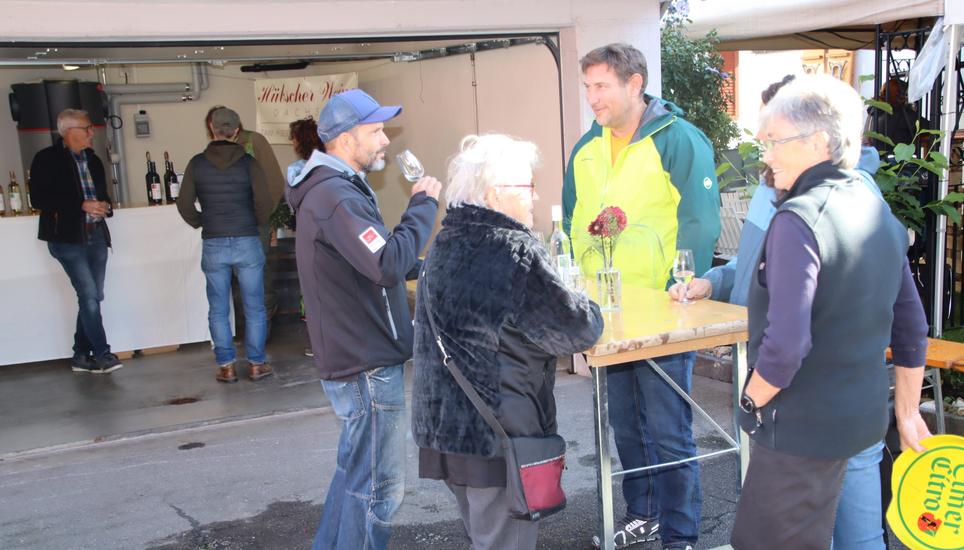Das «Suuserfäscht» in Dachsen ist ein beliebter Treffpunkt der Bevölkerung, wo auch die Weinkultur gepflegt werden kann.