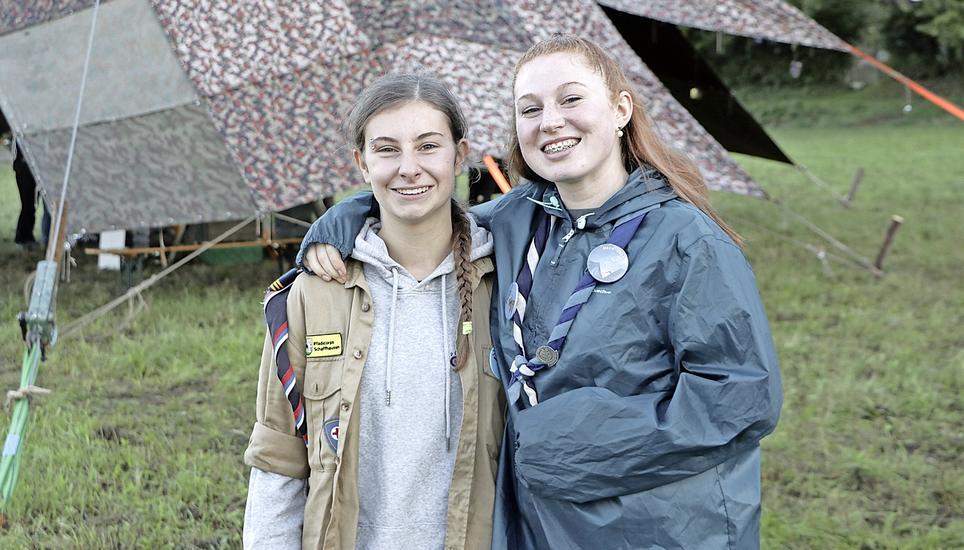 Sarah Baumgartner (l.) und Amelie Müller (Fida) aus der Pfadiabteilung Güetli gehören zu den ältesten Teilnehmerinnen.