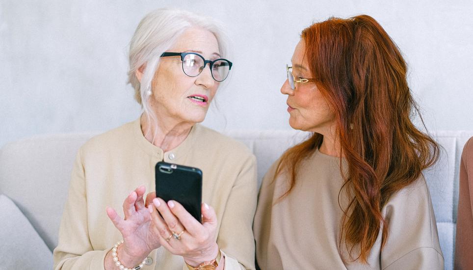 Mit der Annahme der beiden AHV-Vorlagen müssen Frauen ein Jahr länger arbeiten, bis sie pensioniert werden. Bild: Pexels
