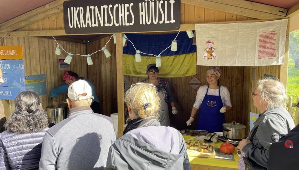 Street Food mit verschiedenen Spezialitäten sorgte für abwechslungsreiche Kulinarik. Bild: Markus Müller