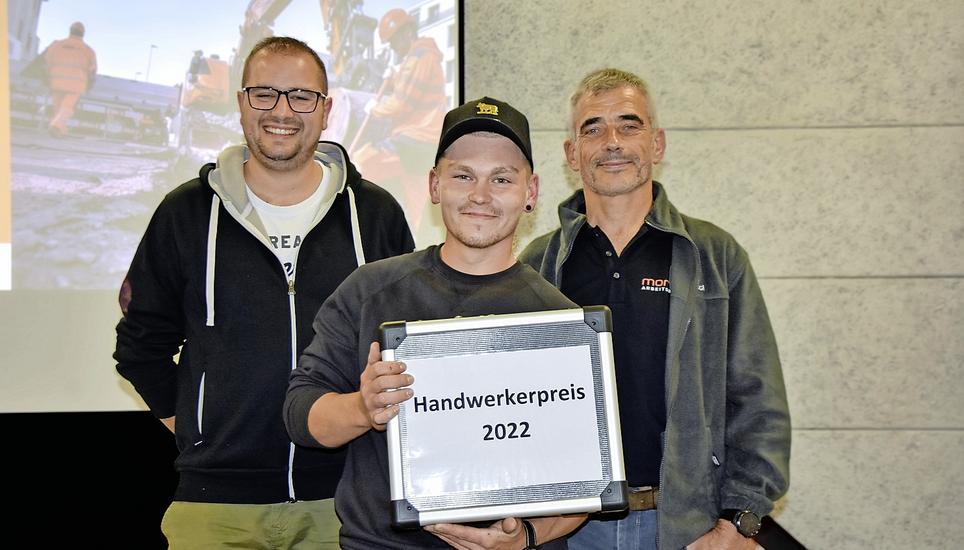 Reto Leu, Joel Fröhlich und Beat Moretti bei der Preisübergabe. Bild: Shania Eberhard