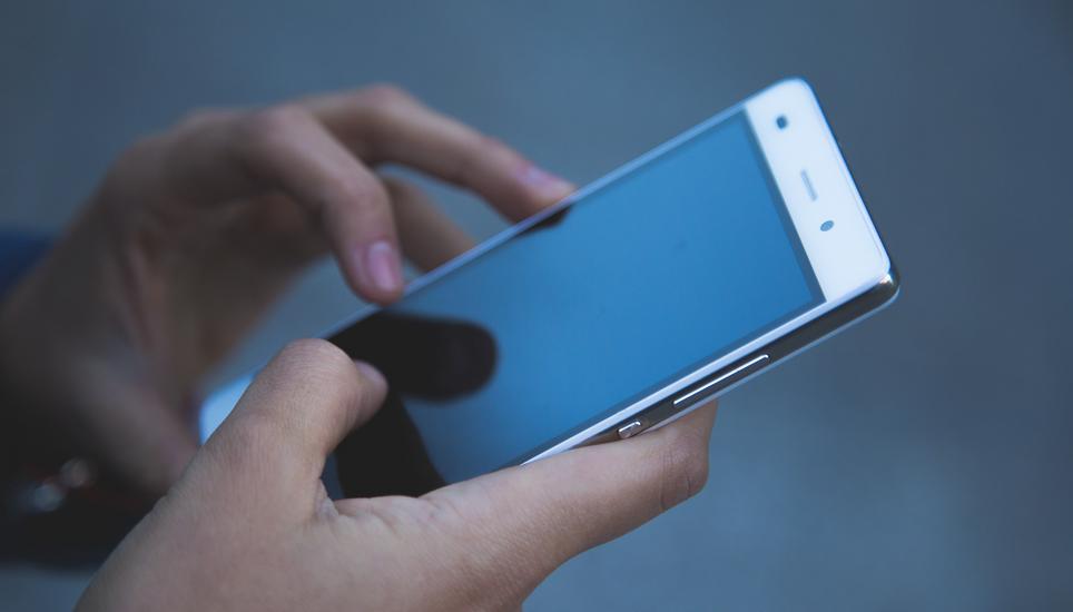Telefonbetrüger erbeuteten 50'000 Franken von einer Seniorin. Die Schaffhauser Polizei gibt Tipps, wie solche Betrugsmaschen erkannt werden können. Symbolbild: Pixabay