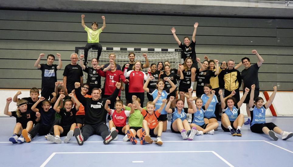Trainings-Vormittag der Kadetten in der BBC Arena zur Förderung des Frauenhandballs. Bild: Lara Gannser
