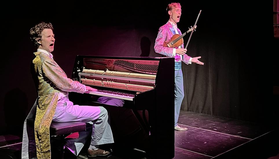 Abgehoben und bodenständig: Michael Giertz (l.) und Giovanni Reber. Bild: Mirza Hodel
