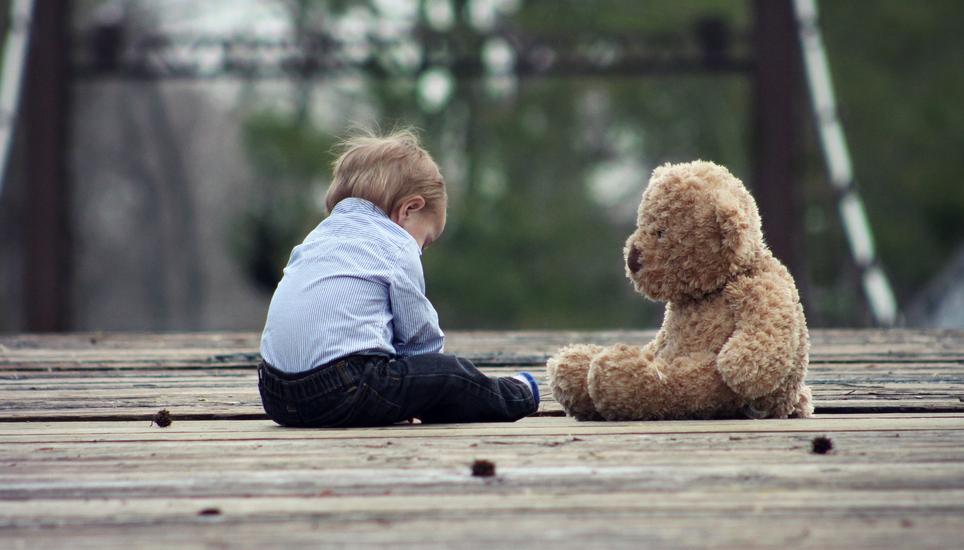 Kleine Kinder können sich schnell an etwas verbrennen oder verbrühen und das zum Teil folgenschwer. Bild: Pixabay