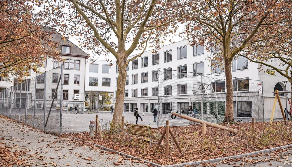 2020 wurde der Schulraum in Neuhausen am Standort Kirchacker erweitert. In den kommenden Jahren werden weitere Klassenzimmer nötig. Bild: Melanie Duchene