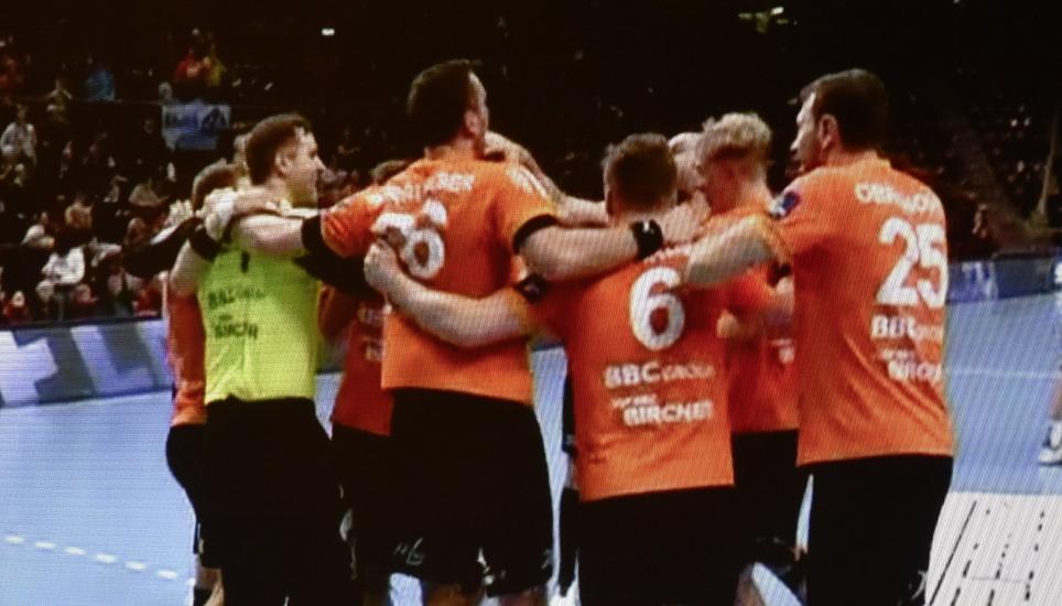 Der verdiente Siegesjubel der Kadetten nach dem klaren Sieg in der Arena Veszprem.