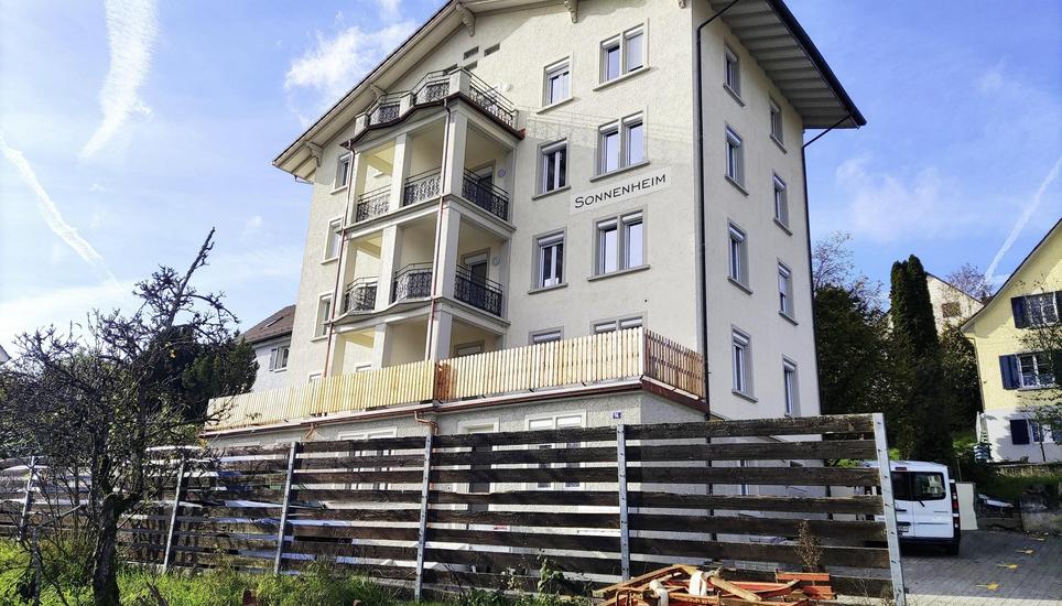 Die Villa Fürchterlich mit neuem «Sonnenheim»-Schriftzug. Bild: Saskia Baumgartner