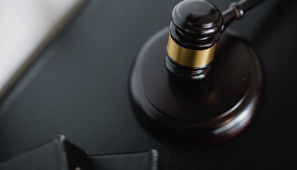 Nach geltendem Recht kennen namentlich Völkermord, Verbrechen gegen die Menschlichkeit, Kriegsverbrechen sowie sexuelle und pornografische Straftaten an Kindern keine zeitliche Schranke. Bild: Pexels