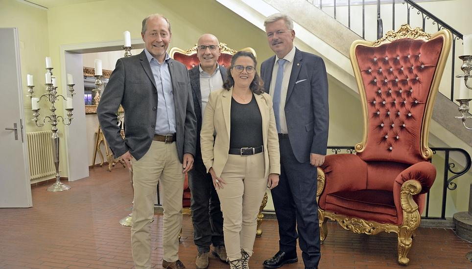 Die Kantonsrats-Kandidierenden der FDP im Bezirk Andelfingen (v. l.): Walter Staub, Giancarlo Palmisani, Linda Mathis-Hegg und Martin Farner. Bild: Alexander Joho