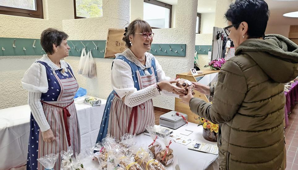 Der Stand der Trachtengruppe Reiat war sehr beliebt. Bild: Isabelle Salathé