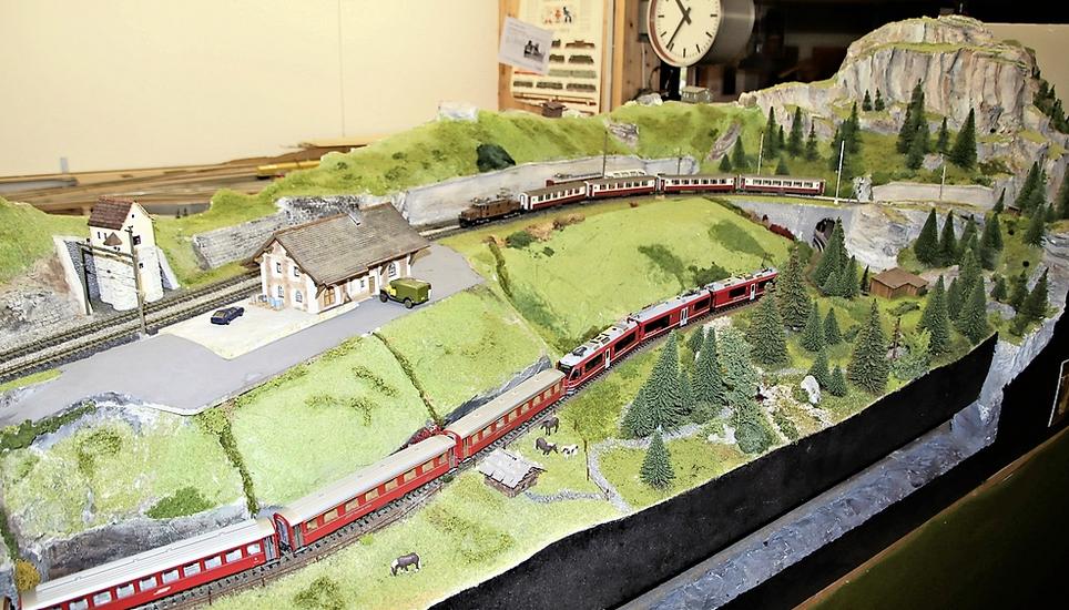 Die Rhätische Bahn ist mit vielen Zügen unterwegs. Bild: Roland Müller