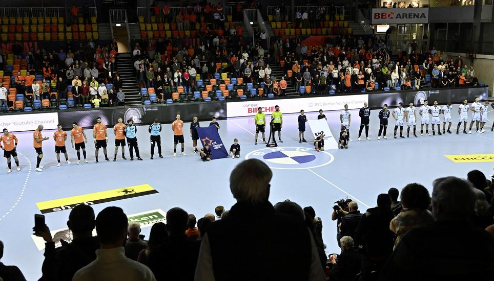 Erlebnis European League: Die Kadetten treten heute bei Tatran Presov an und dürfen internationale Luft schnuppern. Wie hier vor dem Heimspiel gegen Montpellier wird das Spiel auf der europäischen Bühne gross präsentiert. Archivbild: Michael Kessler