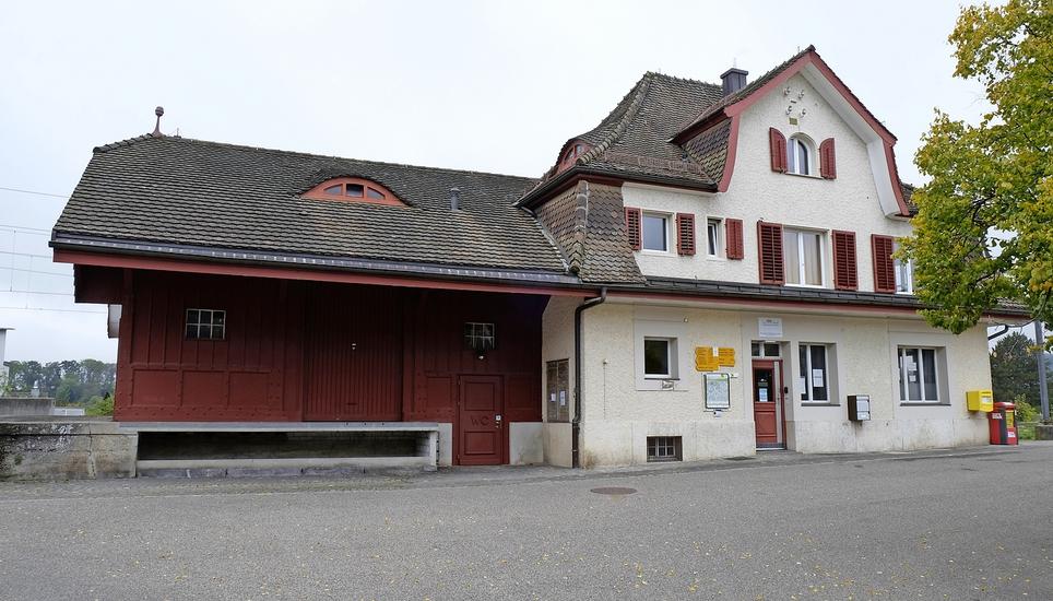 Wie geht es weiter mit dem Dachsemer Bahnhofsgebäude? Bild: Alexander Joho