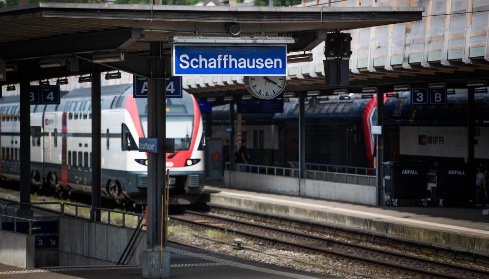 Am Bahnhof Schaffhausen baut die SBB bis Ende 2023 zwei neue Weichen ein und erneuert elf bestehende Weichen. Bild: SN-Archiv/Roberta Fele