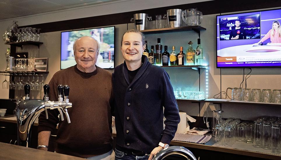 Vater Markus und Sohn Jeff Unger eröffnen in der Vorstadt 58 ihr eigenes Lokal «J’s Sportsbar». Bild: Shania Eberhard