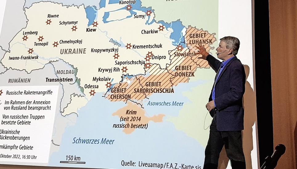 Slawist Ulrich Schmid wurde seinem Ruf als «Russland-Erklärer» gerecht. Bild: Andreas Schiendorfer