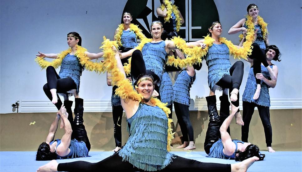 Der Begginger TV und der DTV in burlesker Manier im «Moulin Rouge». Bild: Christoph Merki