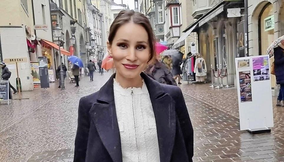 Musik als Frieden stiftende Massnahme: Chorleiterin Zamalieva Sutz. Bild: Mark Liebenberg