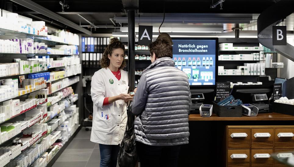 Viele Medikamente sind in der Apotheke aktuell nicht verfügbar. Bild: Keystone