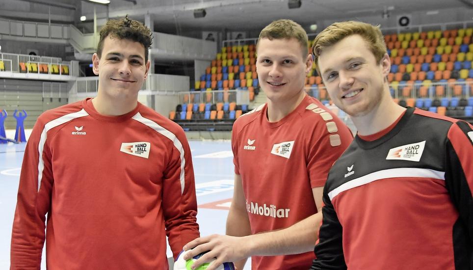 Drei Bundesliga-Spieler freuen sich, daheim zu sein (v. l.): Samuel Zehnder, Jonas Schelker und Max Gerbl. Bild: Fabio Bleise