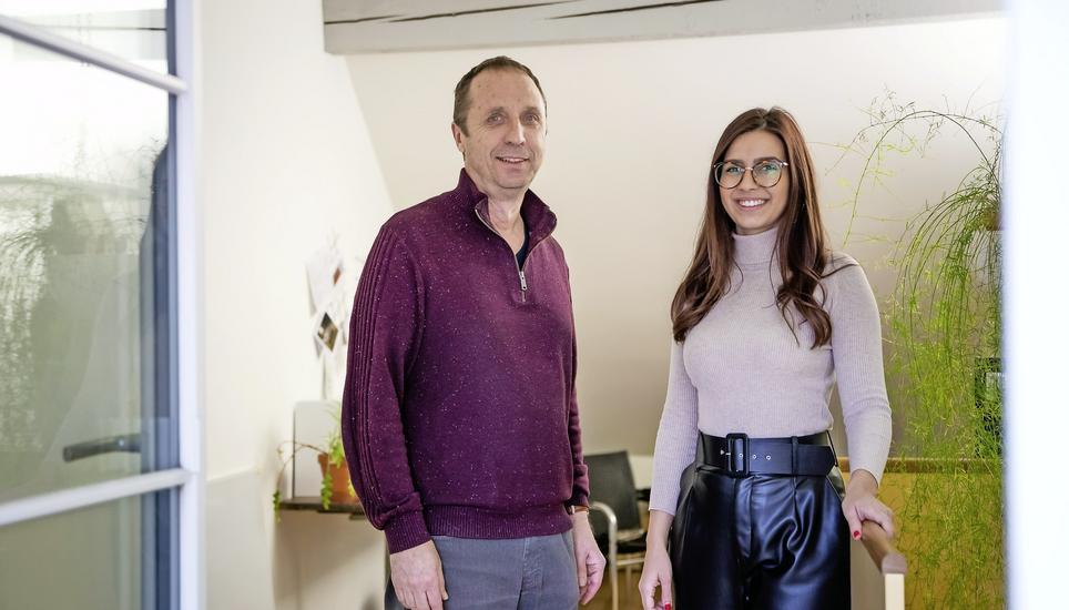 Der richtige Umgang mit Alkohol beschäftigt sie in ihrem Berufsalltag täglich: Patrik Dörflinger und Ivana Markov vom Verein für Jugendfragen, Prävention und Suchthilfe. Bild: Roberta Fele