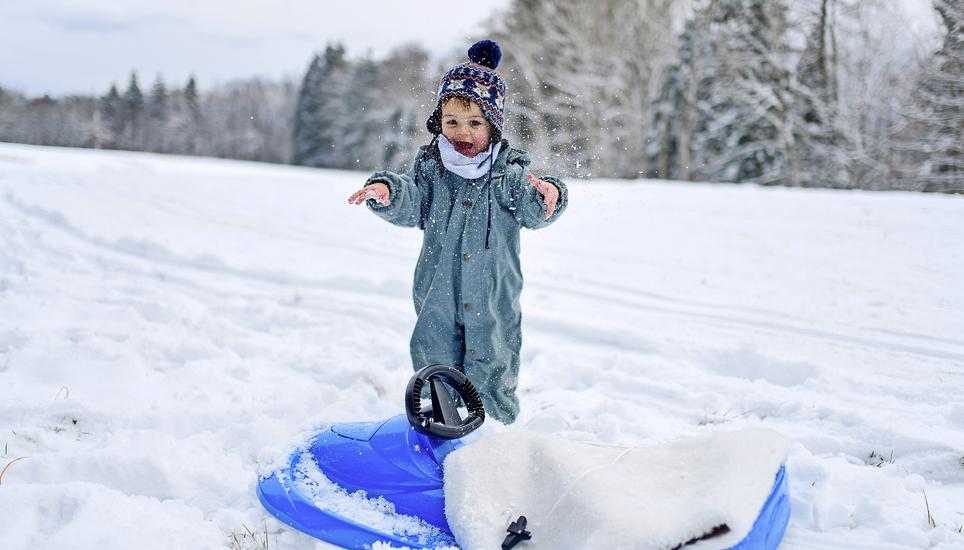 Der Schnee ist zurück: Am Mittwoch wurde es weiss auf dem Randen. Dort wurde das Winterwetter von Gross und Klein genossen. Bilder: Melanie Duchene