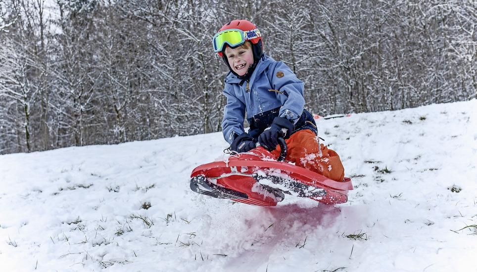 Nico (7) aus Schaffhausen war mit seiner ganzen Familie beim Schlitteln. Sein Vater hat dafür extra freigenommen. Die Anstrengung, den Hügel wieder hochzulaufen, habe er ihm aber leider nicht abgenommen.