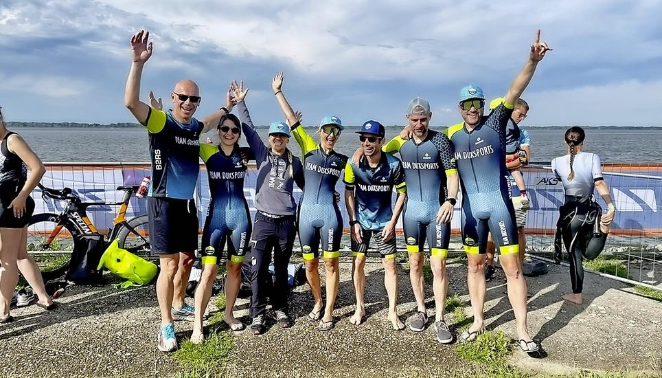 Blicken auf ein erstes erfolgreiches Jahr zurück: die Mitglieder vom Team «Duxsports», ganz rechts Ronny Dux. Bild: zVg