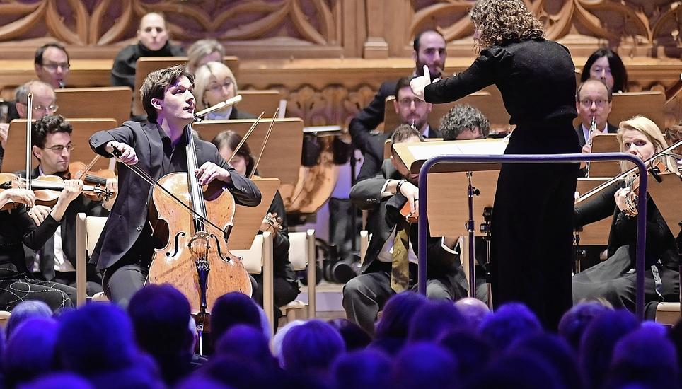Maximilian Hornung im harmonischen Zusammenspiel mit dem Collegium Musicum Basel unter der Leitung von Annedore Neufeld. Bild: Eric Bührer