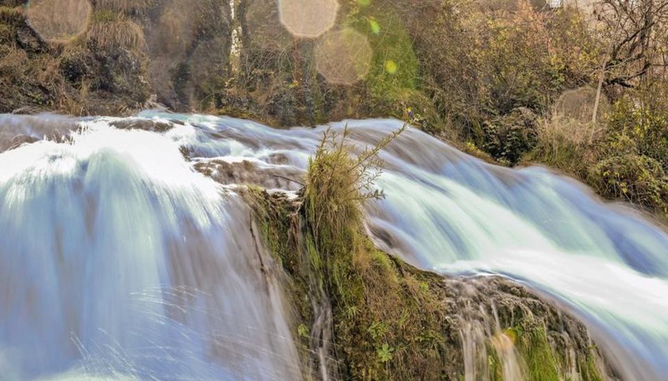 Der Rheinfall steht symbolisch für mehrere Themen, auf welche die Schaffhauser Regierung 2023 fokussieren will: Wasserkraftnutzung, Wirtschaftlichkeit und Wasserversorgung. Bild: Melanie Duchene