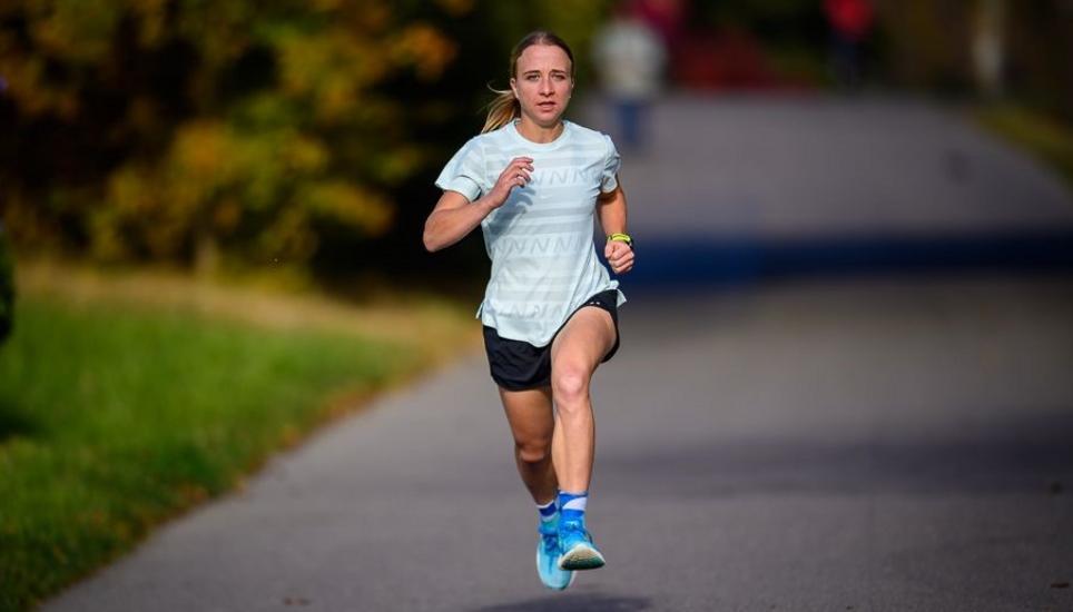 Fabienne Volanthen gewinnt den Fünf-Kilometer-Lauf in Sevilla. Bild: SN-Archiv
