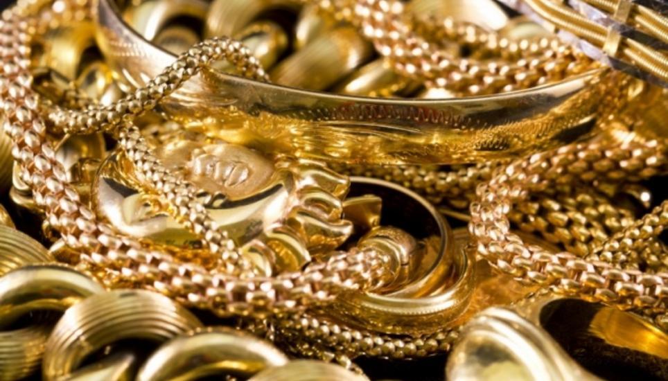 Ein falscher Polizist konnte Gold und Schmuck im Wert von 250'000 Franken von einer Rentnerin erbeuten. Symbolbild: Pixabay