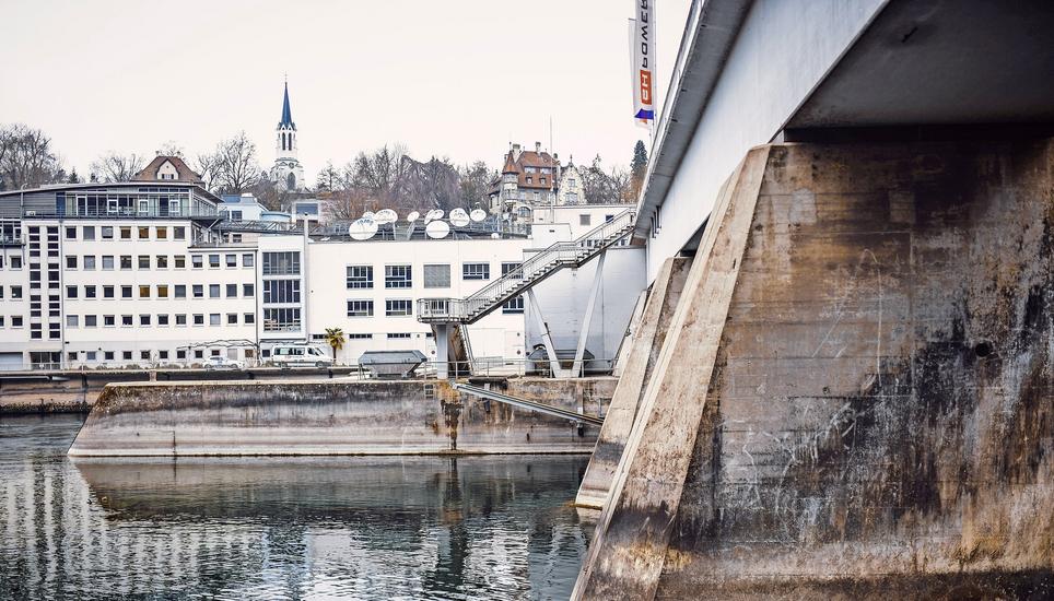 Der niedrige Pegelstand des Rheins erlaubt derzeit nur eine geringe Stromproduktion. Bild: Melanie Duchene