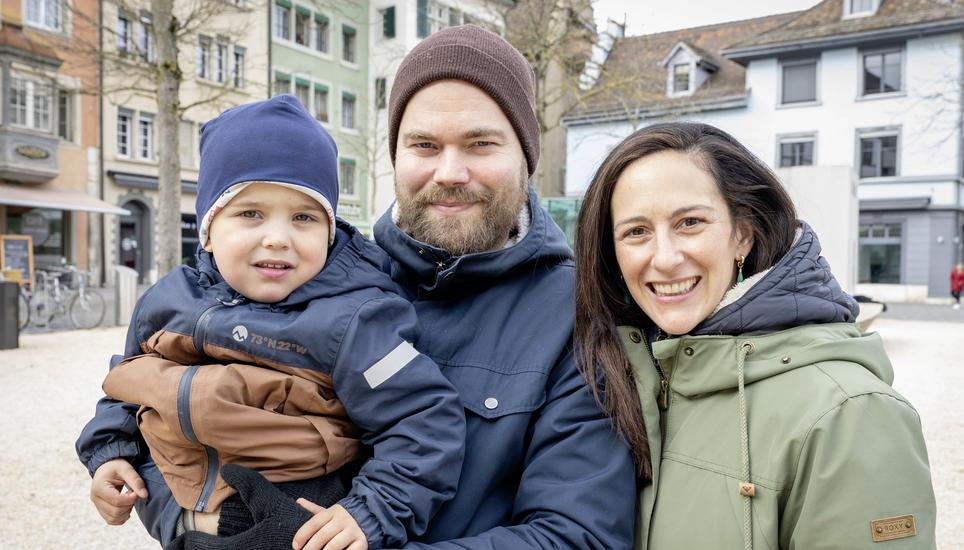 Jonas und Bernadette Heimgartner mit Sohn Nino gefällt es wenn auf dem Herrenacker etwas läuft.