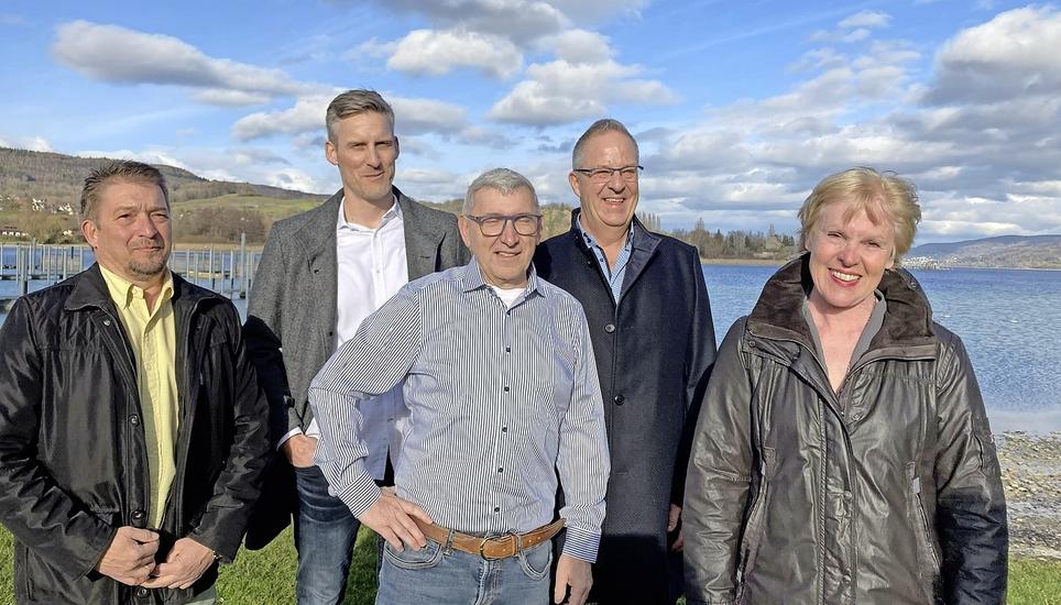 Sie leiten künftig die Geschicke von Eschenz (v. l.): Manuel Hartmann, Erich Studer, Christoph Frei, Präsident Pascal Berwert und Heidi Springmann. Bild: Ursula Junker