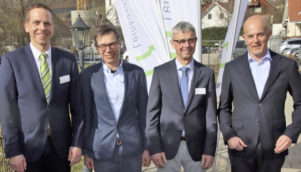 Die Bankspitze mit Michael Tanner als Vorsitzender der Geschäftsleitung, David Urscheler, VR-Präsident Ruedi Frei und Andreas Ita (von links). Bild: Roland Müller