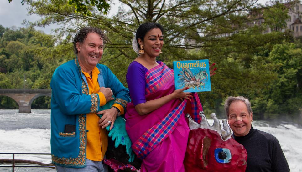 Beat Toniolo (links) stellt mit Shany Mathew und Bernie Ruch sein neues Buch und das Festival-Programm 2023 vor. Bild: Lea Biedermann