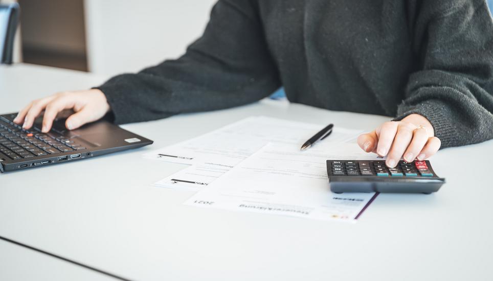 Das Geld steht den Kantonen zu, in denen grosse Unternehmen bisher mit weniger als 15 Prozent gemäss OECD-Vorgaben besteuert wurden. Das sind besonders, aber nicht nur Zug und Basel-Stadt. Bild: Roberta Fele