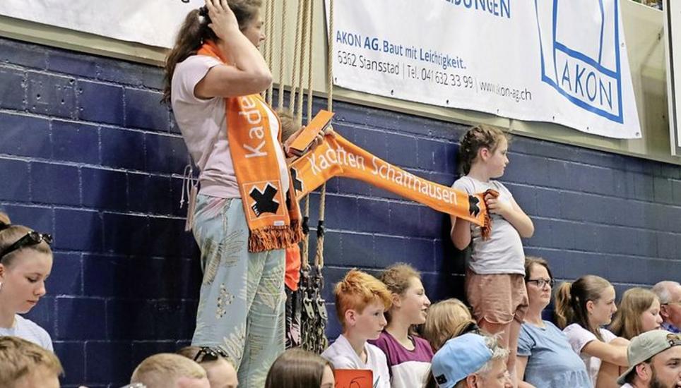 Die Kadettenfans hofften bis zum Schluss auf den Sieg – vergebens. Bild: Jonas Schlagenhauf