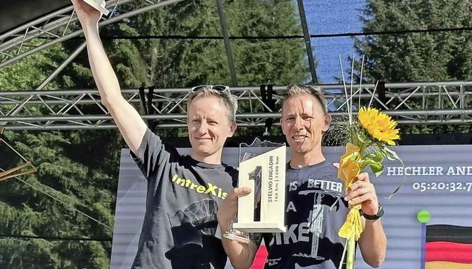 Sebastian Fritz (l.) freut sich über seine starke Leistung beim Dreiländergiro. Bild: zVg