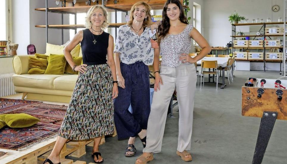 Regina Steinemann (von links), Jacqueline Aerne und Anna Lenherr sind für das Projekt «Mein Nachbarschatz» zuständig. Das Foto wurde im Triangolo aufgenommen. Bild: M. Kessler