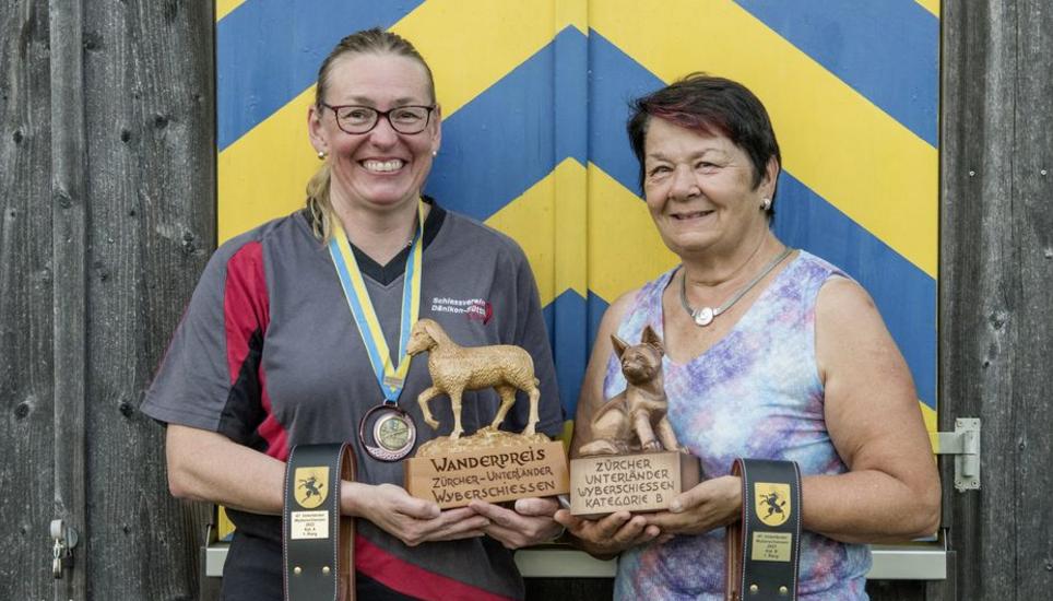 Die Siegerinnen (v.l.): Monika Zemp (SV Dänikon-Hüttikon, Kategorie A) und Heidi Eberle (SG Weiach, Kategorie B). Bild: zVg