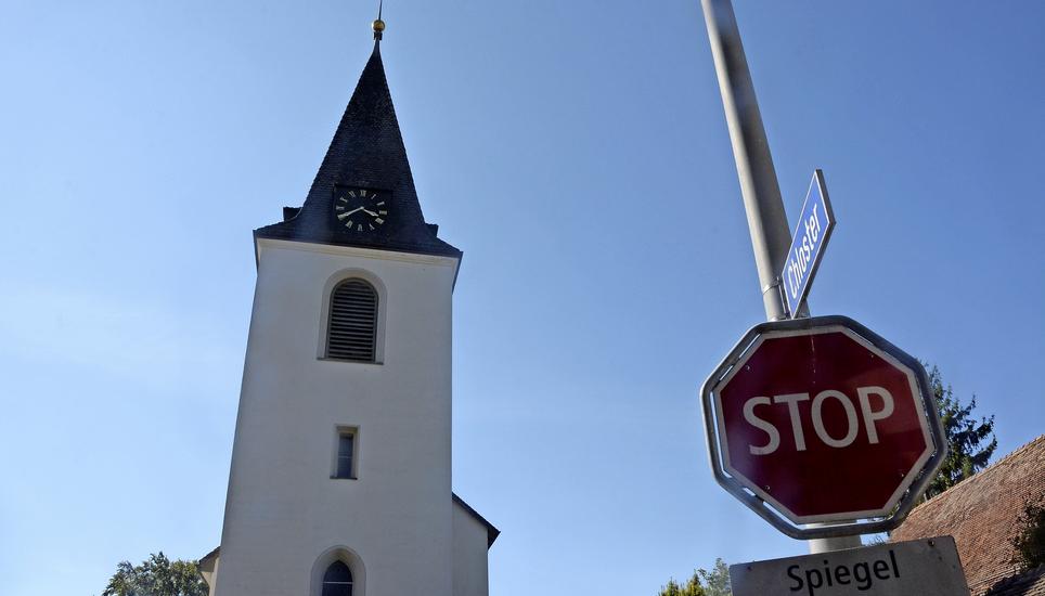 Die Reformierte Kirche Zürich will 240 Stellenprozente streichen. Betroffen ist auch die Kirche in Berg am Irchel. Bild: Alexander Joho/zVg Kirche